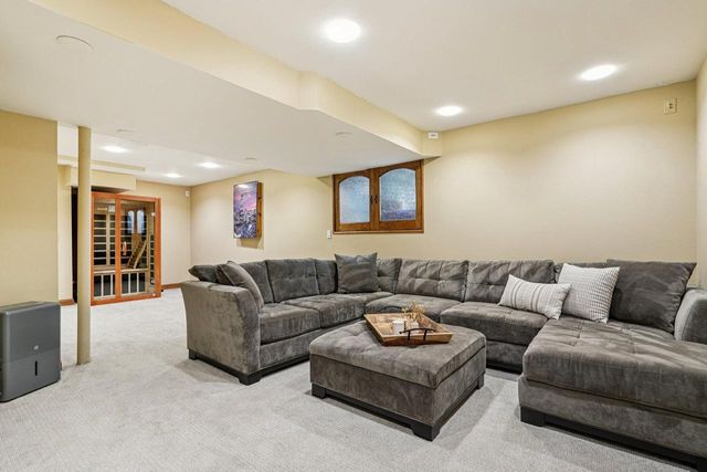 8055 S 85th STREET, Franklin, WI 53132