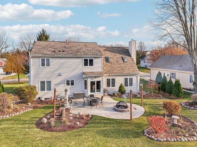 8055 S 85th STREET, Franklin, WI 53132