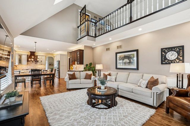 8055 S 85th STREET, Franklin, WI 53132