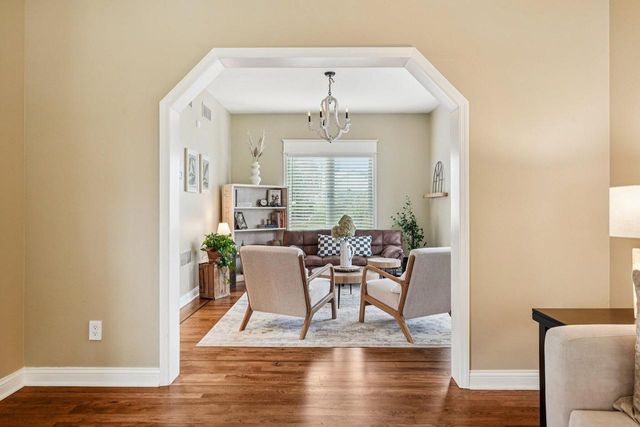 8055 S 85th STREET, Franklin, WI 53132