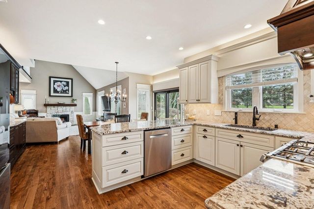 8055 S 85th STREET, Franklin, WI 53132