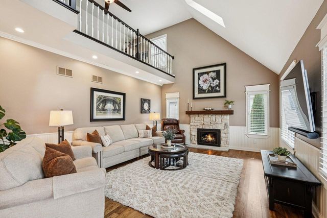 8055 S 85th STREET, Franklin, WI 53132