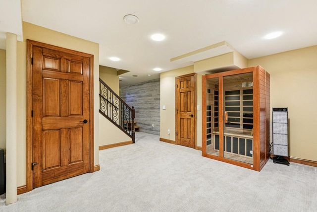 8055 S 85th STREET, Franklin, WI 53132