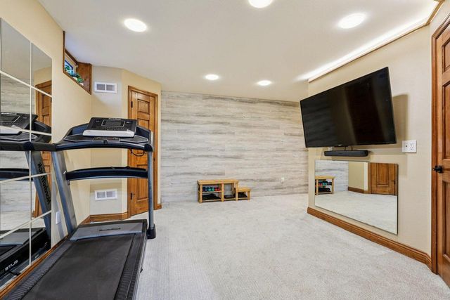 8055 S 85th STREET, Franklin, WI 53132