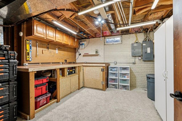 8055 S 85th STREET, Franklin, WI 53132