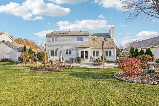 8055 S 85th STREET, Franklin, WI 53132