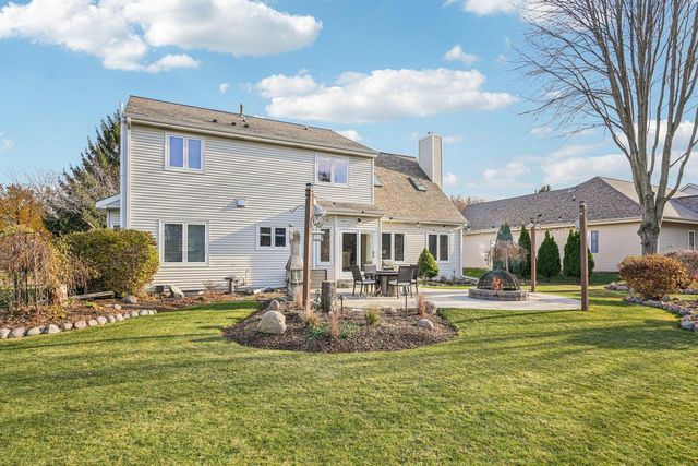 8055 S 85th STREET, Franklin, WI 53132