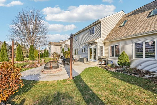 8055 S 85th STREET, Franklin, WI 53132