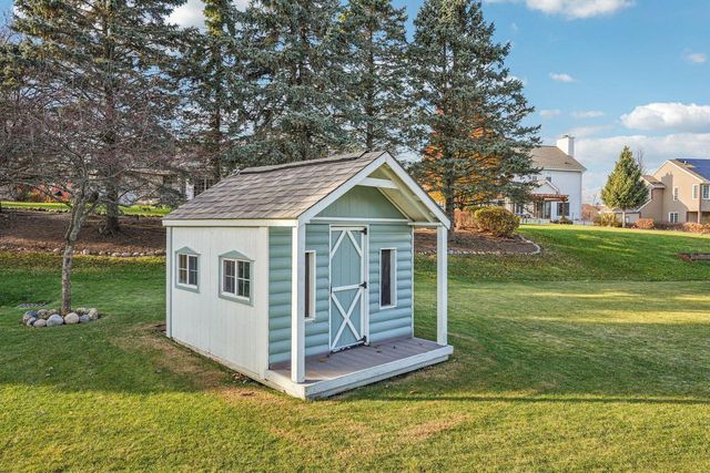 8055 S 85th STREET, Franklin, WI 53132