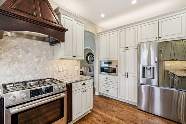 8055 S 85th STREET, Franklin, WI 53132