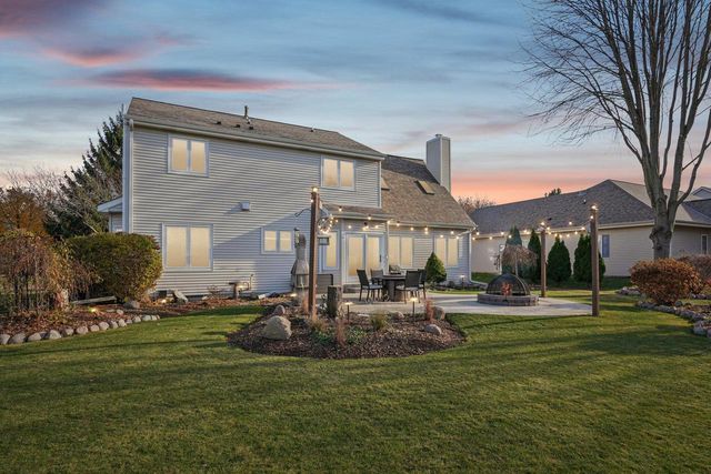 8055 S 85th STREET, Franklin, WI 53132