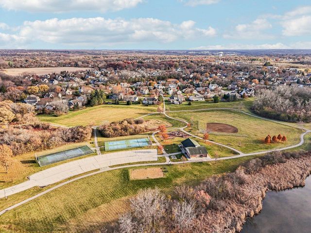 8055 S 85th STREET, Franklin, WI 53132