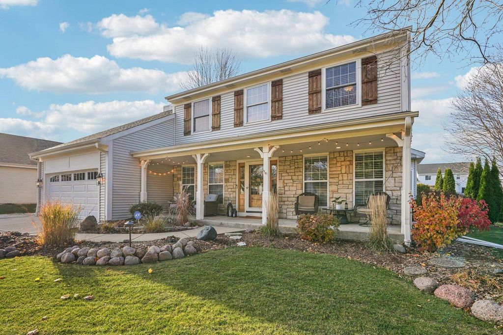 8055 S 85th STREET, Franklin, WI 53132