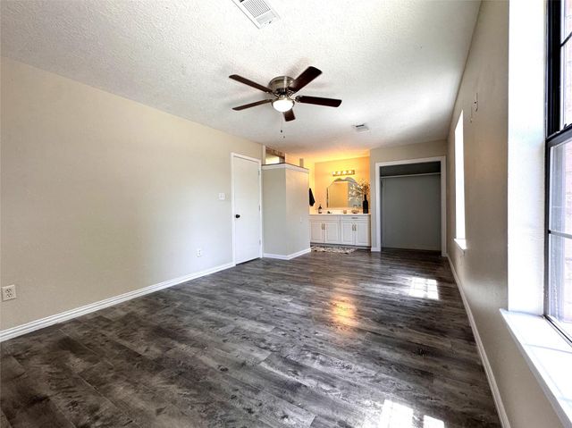 105 Magnolia Lane, Conroe, TX 77304