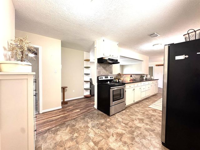 105 Magnolia Lane, Conroe, TX 77304