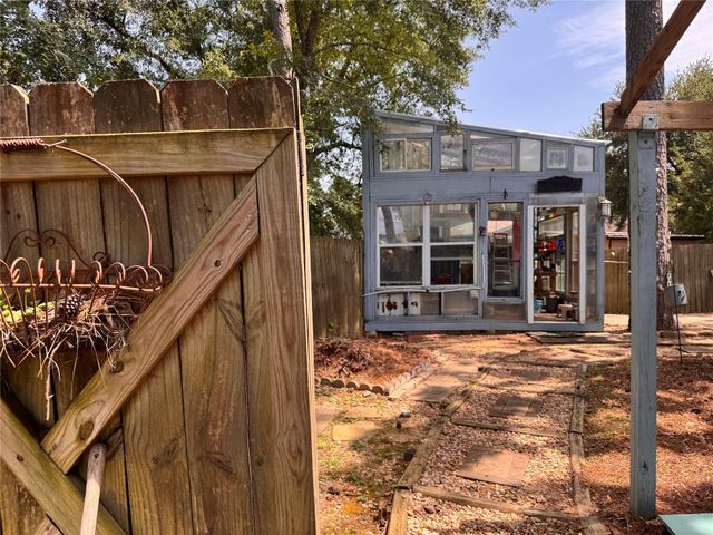 105 Magnolia Lane, Conroe, TX 77304