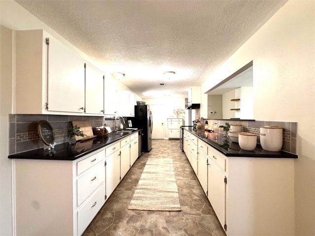 105 Magnolia Lane, Conroe, TX 77304