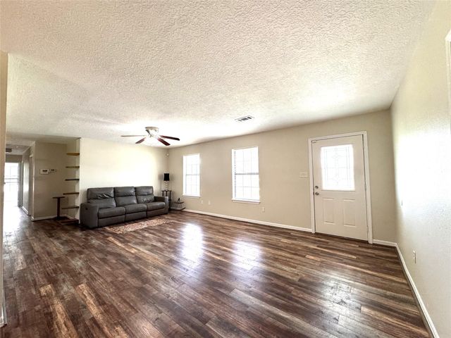 105 Magnolia Lane, Conroe, TX 77304