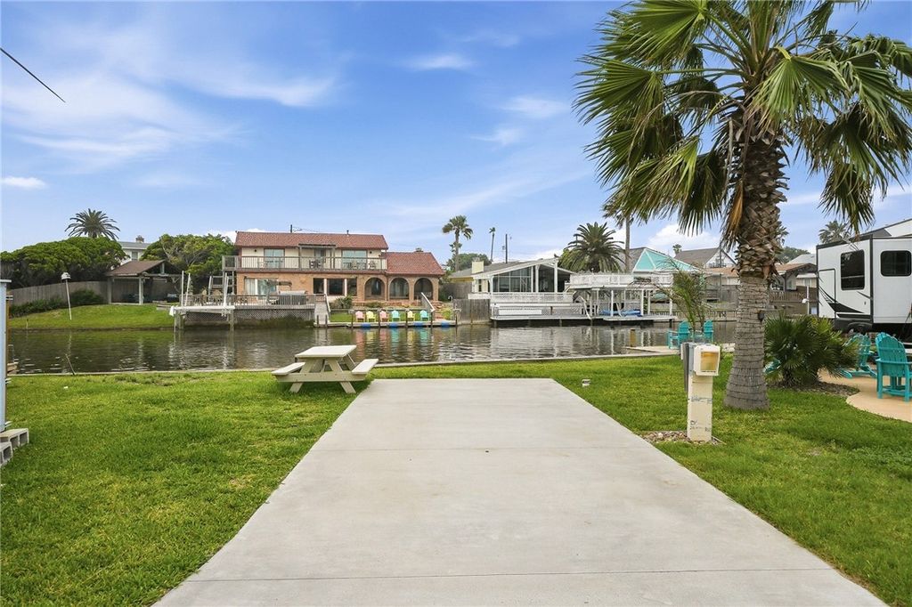 101 Caribbean Dr, Corpus Christi, TX 78418 — exterior