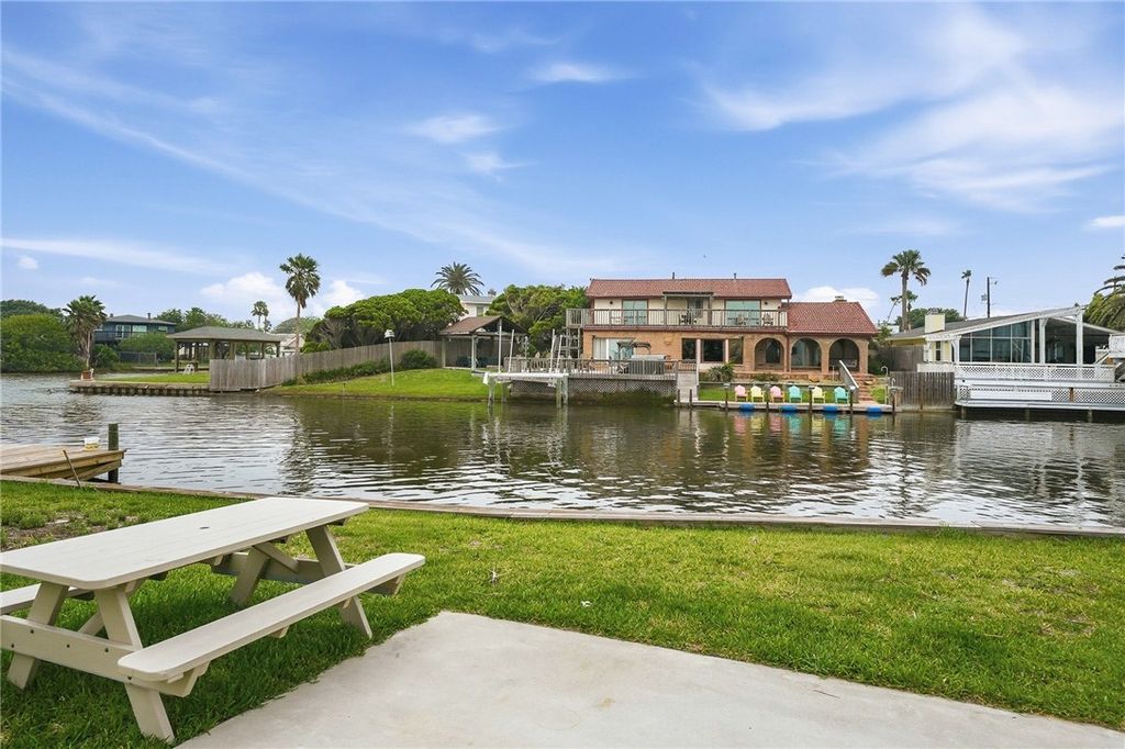 101 Caribbean Dr, Corpus Christi, TX 78418 — photo 2