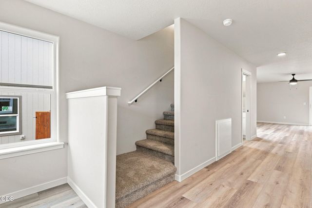 151 SE Champagne Court, Grants Pass, OR 97527