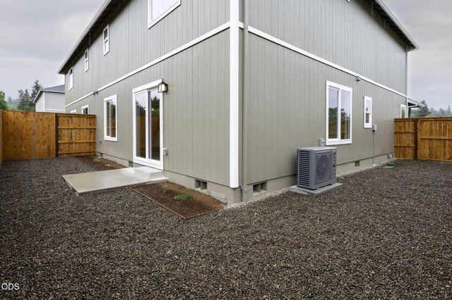 151 SE Champagne Court, Grants Pass, OR 97527