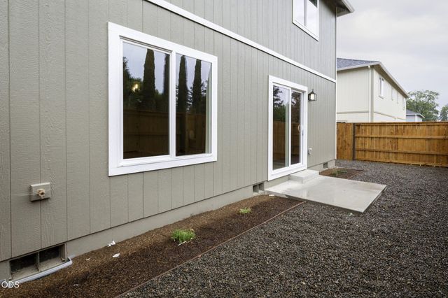 151 SE Champagne Court, Grants Pass, OR 97527
