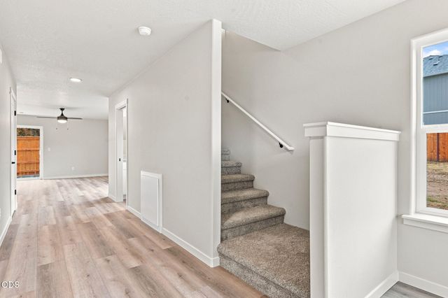 151 SE Champagne Court, Grants Pass, OR 97527