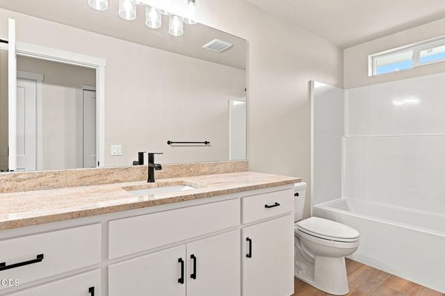 151 SE Champagne Court, Grants Pass, OR 97527