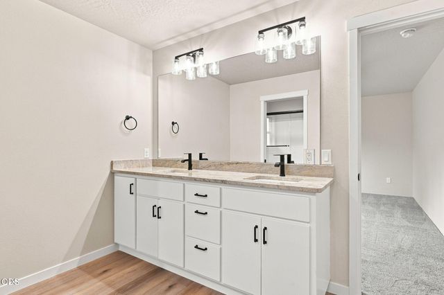 151 SE Champagne Court, Grants Pass, OR 97527