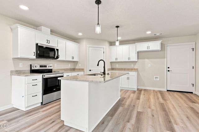 151 SE Champagne Court, Grants Pass, OR 97527