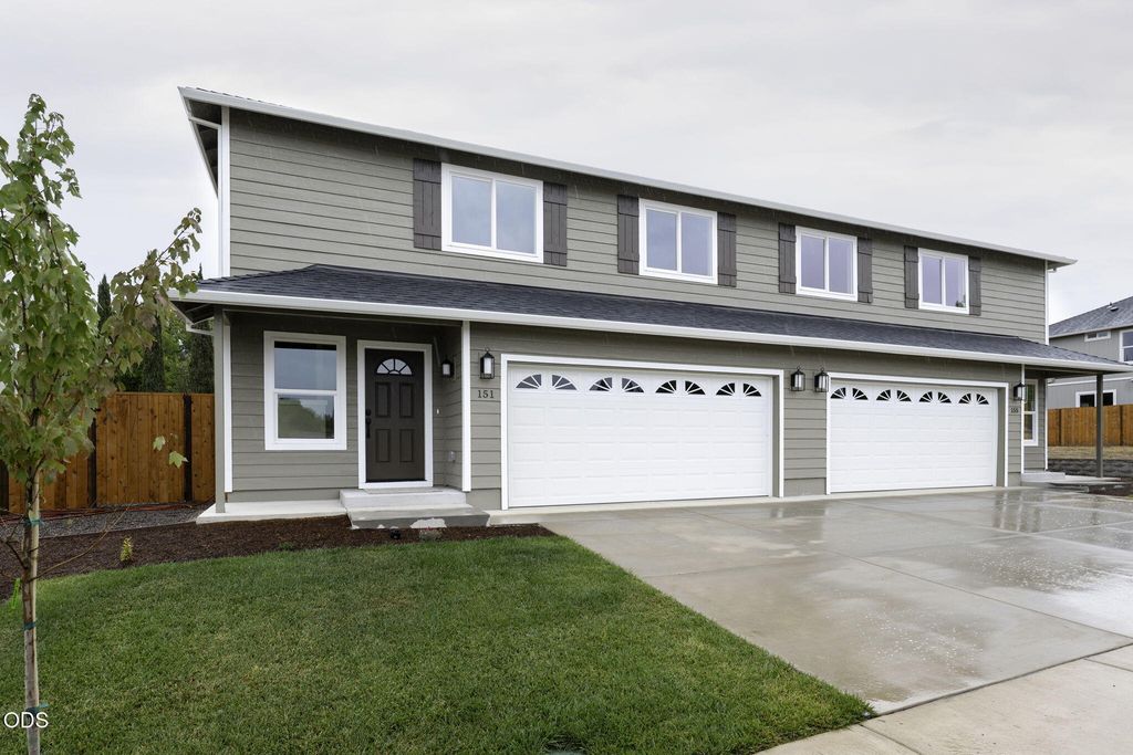 151 SE Champagne Court, Grants Pass, OR 97527