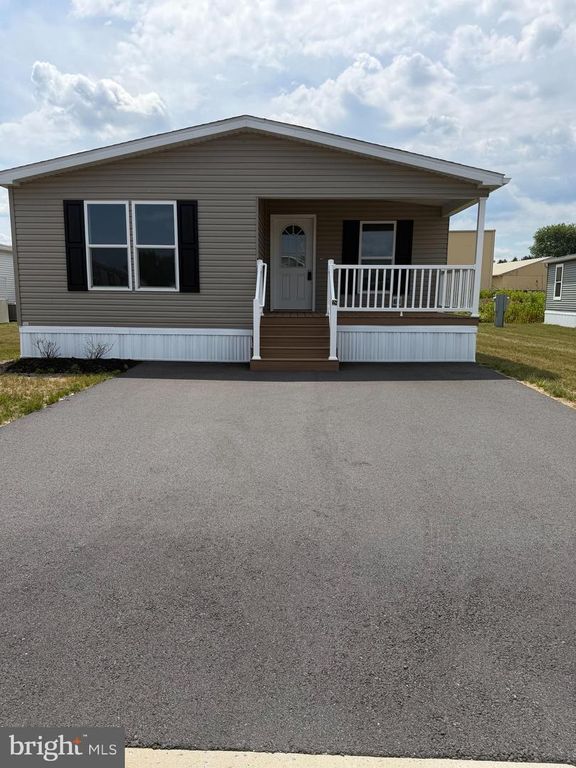 28 EVERGREEN ALY, Palmyra, PA 17078