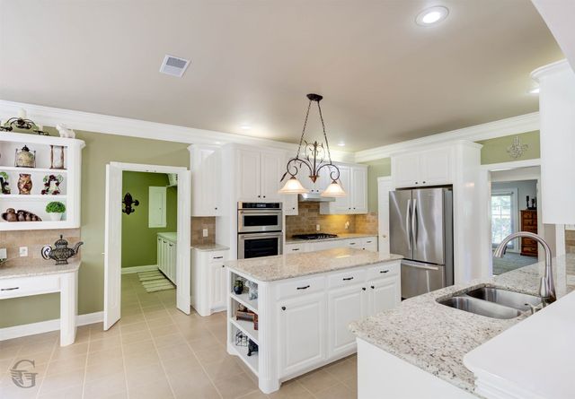 10685 Saint Charles Place, Keithville, LA 71047