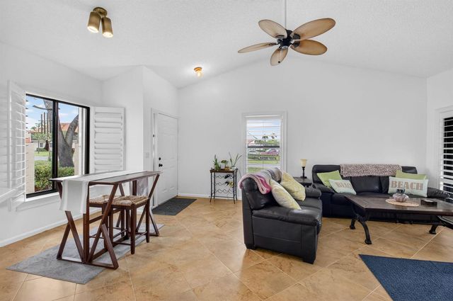 10 Vía De Casas Sur 101, Boynton Beach, FL 33426