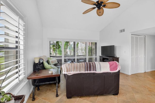 10 Vía De Casas Sur 101, Boynton Beach, FL 33426