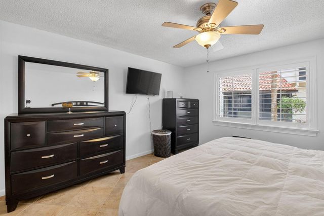 10 Vía De Casas Sur 101, Boynton Beach, FL 33426