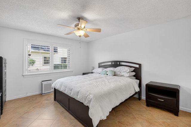 10 Vía De Casas Sur 101, Boynton Beach, FL 33426