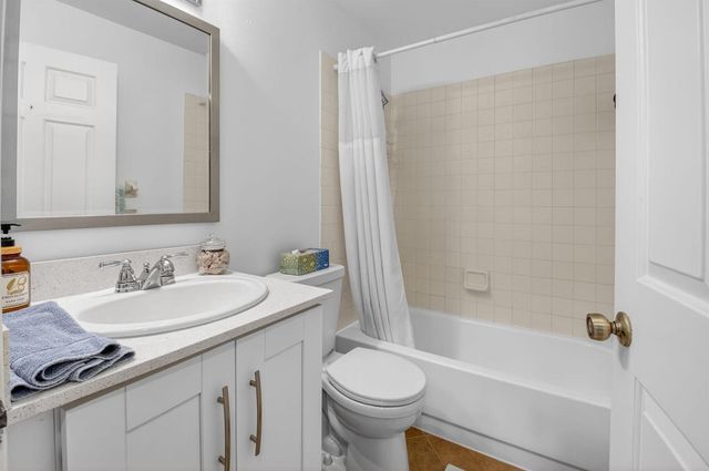 10 Vía De Casas Sur 101, Boynton Beach, FL 33426
