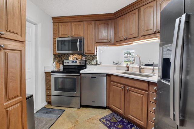 10 Vía De Casas Sur 101, Boynton Beach, FL 33426
