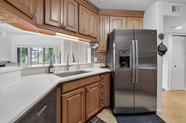 10 Vía De Casas Sur 101, Boynton Beach, FL 33426