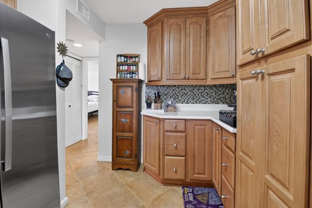 10 Vía De Casas Sur 101, Boynton Beach, FL 33426