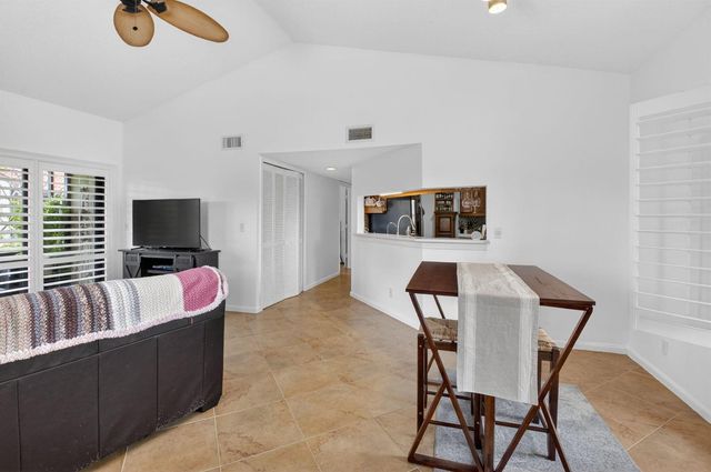 10 Vía De Casas Sur 101, Boynton Beach, FL 33426