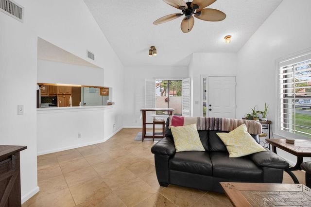 10 Vía De Casas Sur 101, Boynton Beach, FL 33426