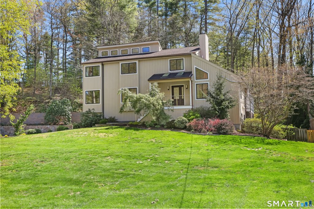 286 Strobel Road, Trumbull, CT 06611