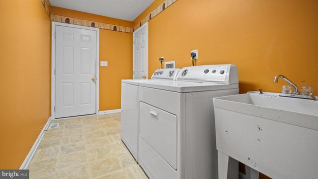 404 MICHIGAN DR, Falling Waters, WV 25419