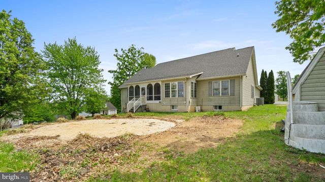 404 MICHIGAN DR, Falling Waters, WV 25419