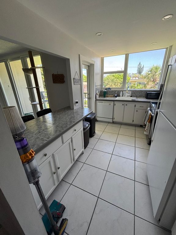 1238 HILLSBORO MILE 210, Hillsboro Beach, FL 33062