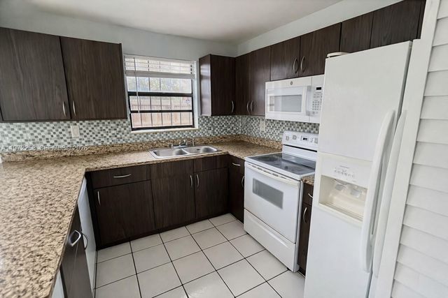 10900 NW 7th St 101, Miami, FL 33172