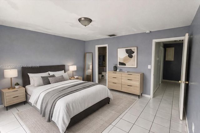 10900 NW 7th St 101, Miami, FL 33172